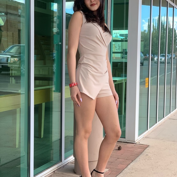 Cream One Shoulder Romper Size Small Last One NWT - Picture 4 of 11